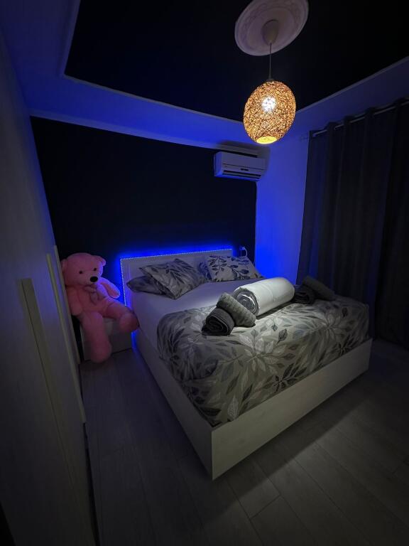 Pazari i ri, apartament 1+1 me qera 450 euro i diskutueshem