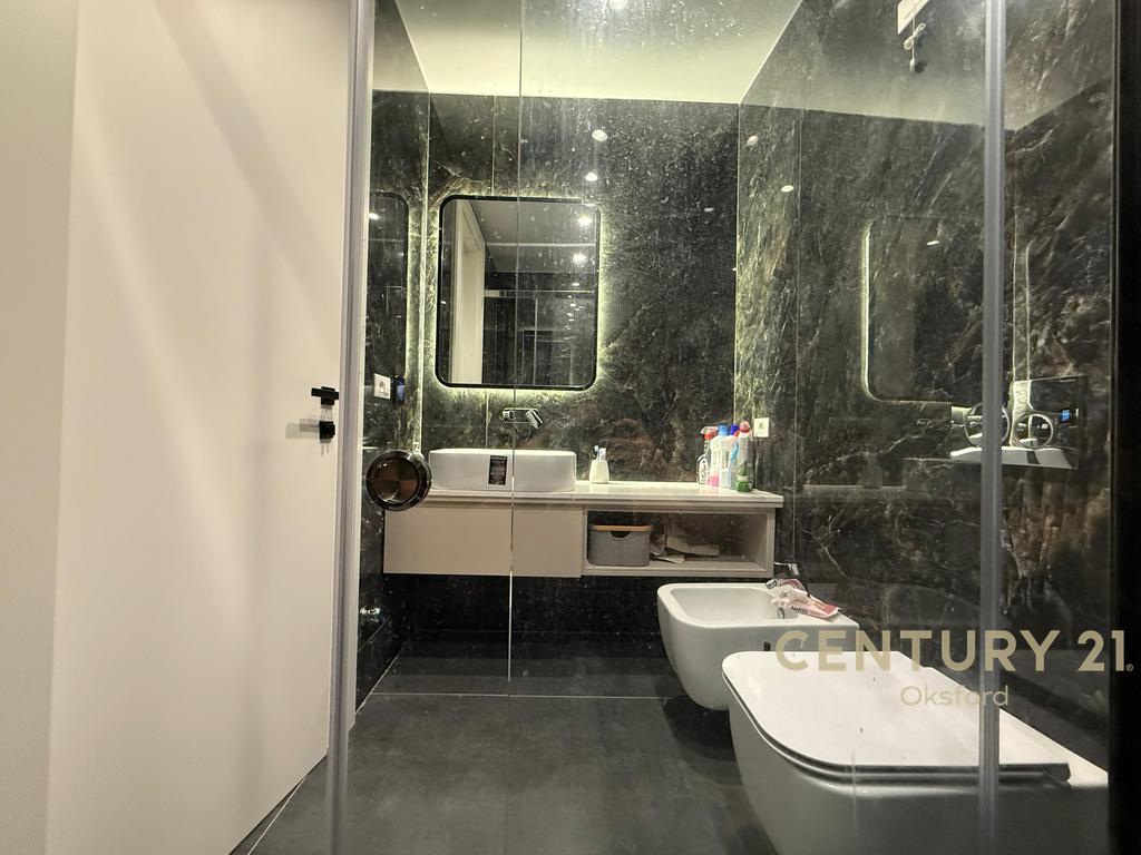 JAPIM ME QIRA APARTAMENT LUKSOZ+POST PARKIMI TEK REZIDENCA LAKE VIEW!