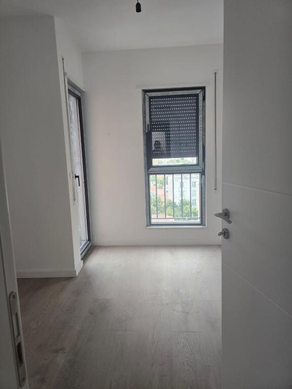‼️Shesim apartament 3+1+ Verande prane Shkolles se Kuqe‼️