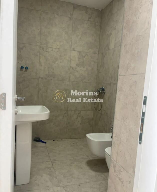 Qera, Ambient Biznesi, ne Astir, 700 euro/muaj