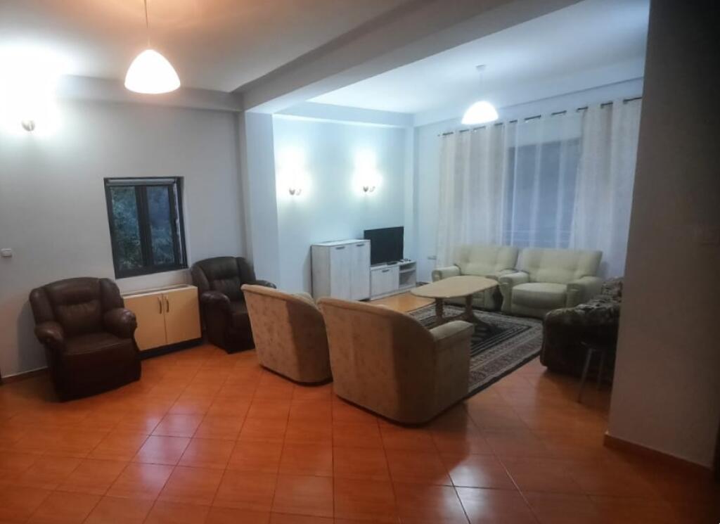 Apartament 3+1 me qera   ID  13724