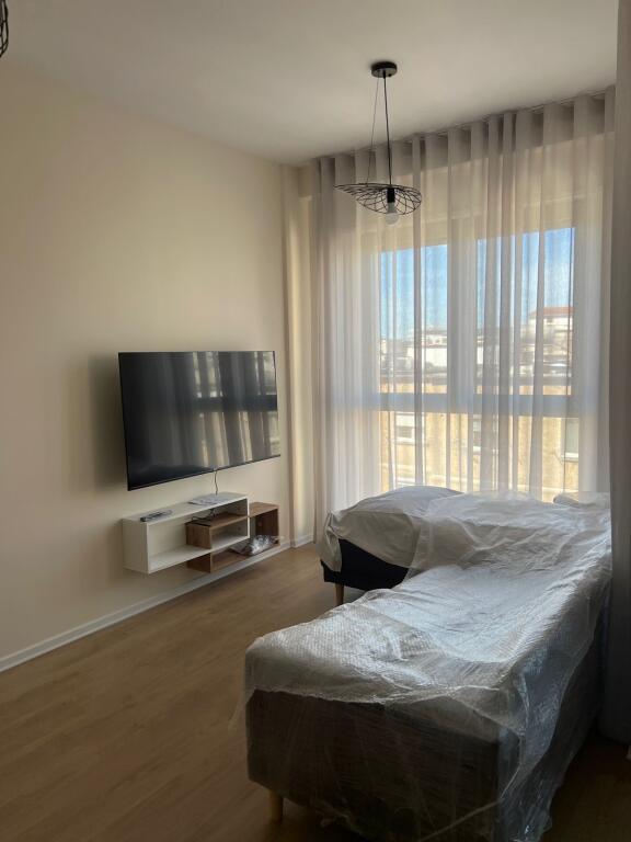 1+1,i mobiluar te shkolle e kuqe,cmimi 750 euro me parkim