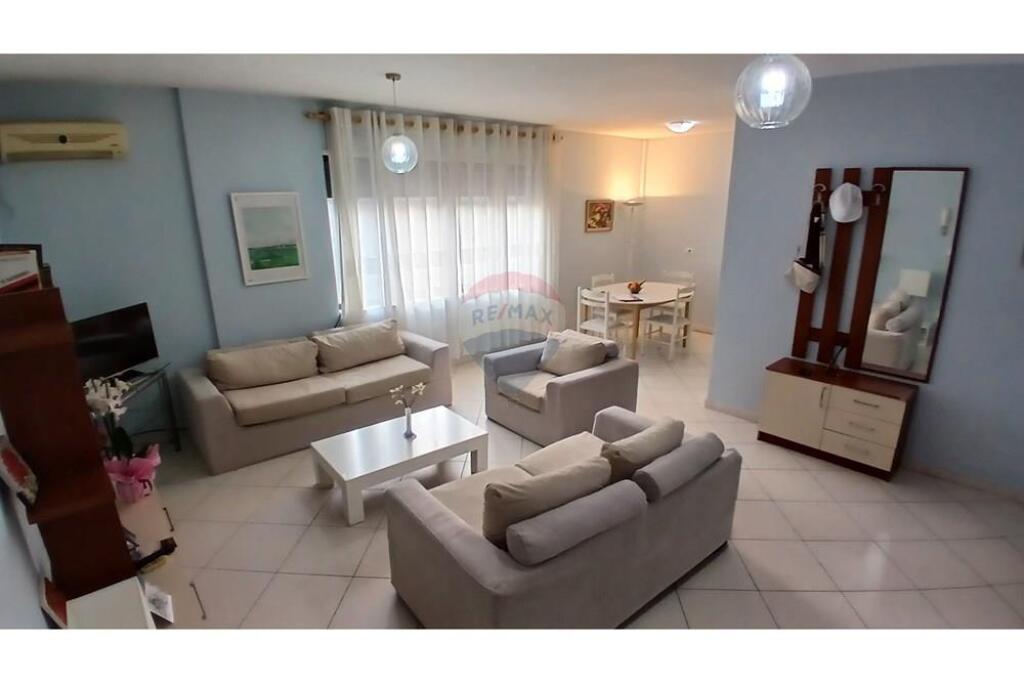 APARTAMENT 2+1 PER SHITJE NE QENDER RR. BARRIKADAVE