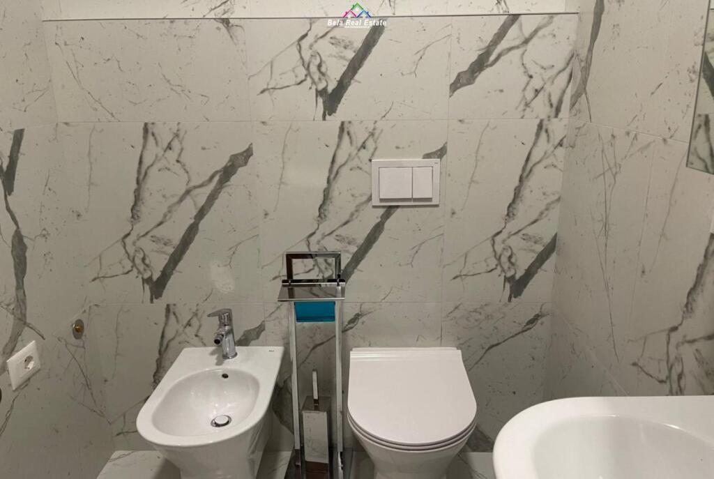 Apartament Me Qera 2+1 Tek Farmacia 10 (ID B2201530) Tirane
