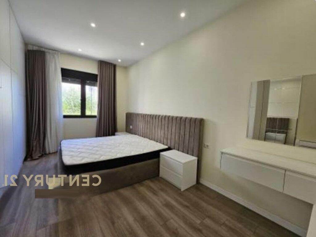 OFROJME APARTAMENT 2+1+2+GARAZH PER QIRA NE SELITE