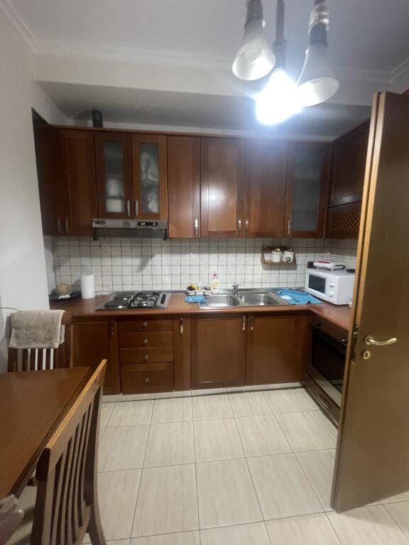 Kodra e Diellit tek Big Market apartament  1+1 me qera 1+1 i mobiluar sapo kalon Kristal Center!
