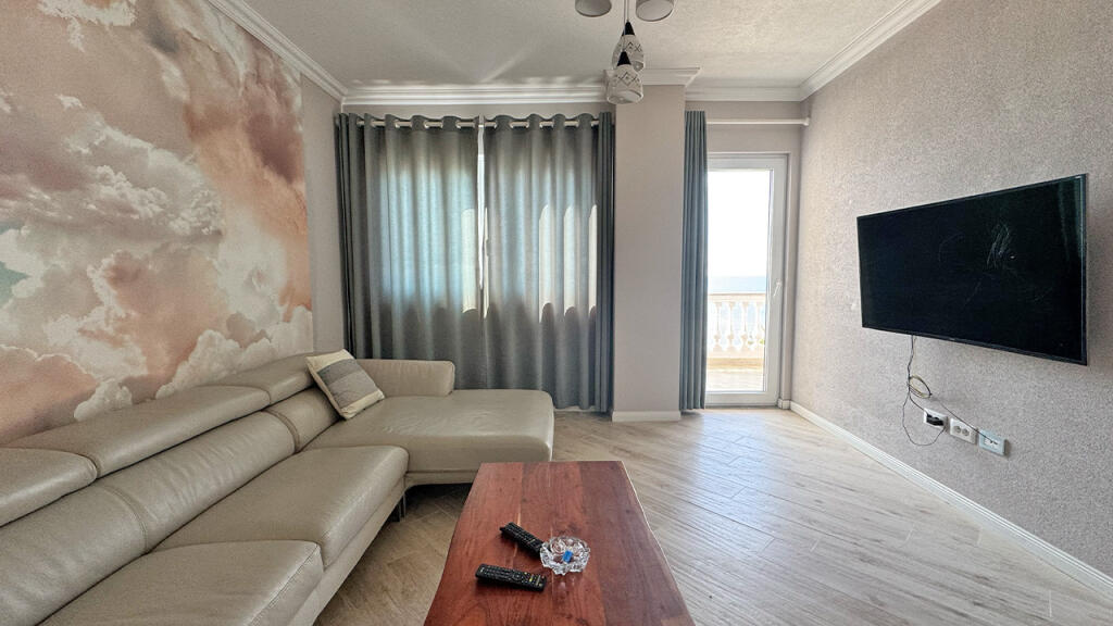 Qera Super Apartament 2+1 në Durrës, Plazh me pamje nga deti