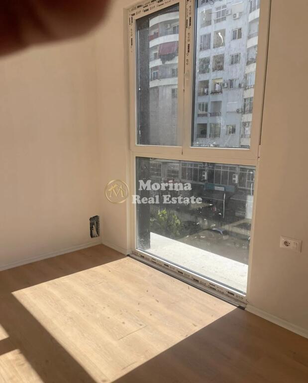 Qera, Ambient Biznesi, ne Astir, 700 euro/muaj