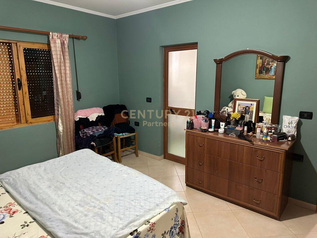 APARTAMENT 2+1+2 PËR QIRA NË RRUGËN GRAMOZ PASHKO