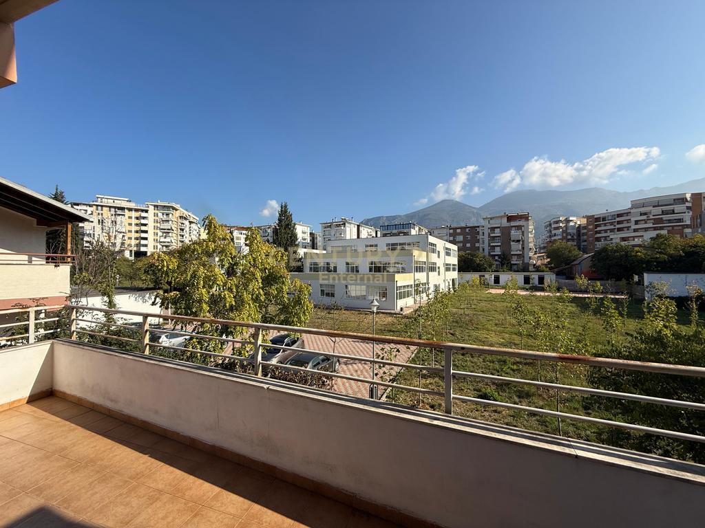 Apartament 2+1+2 Për Shitje te Fresku, Tiranë