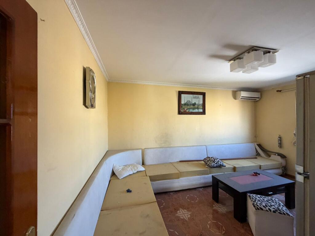 Shitet apartament 2+1 ne Laprake ( Prane Kmw )
