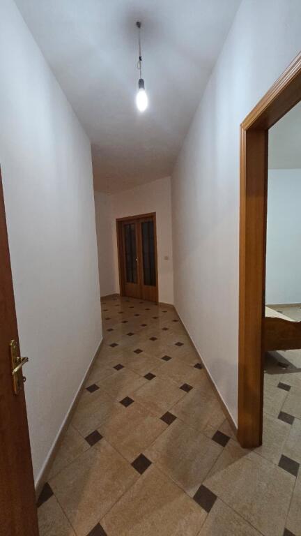 me qira apartament (2+1) spacioz , Rr.Frang Bardhi