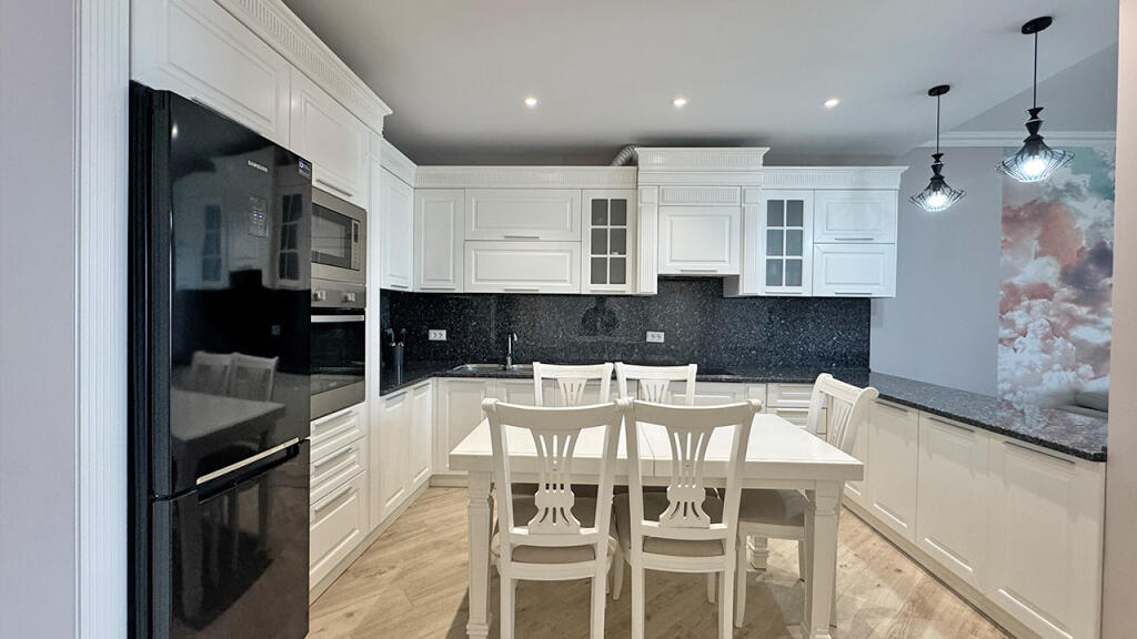 Qera Super Apartament 2+1 në Durrës, Plazh me pamje nga deti