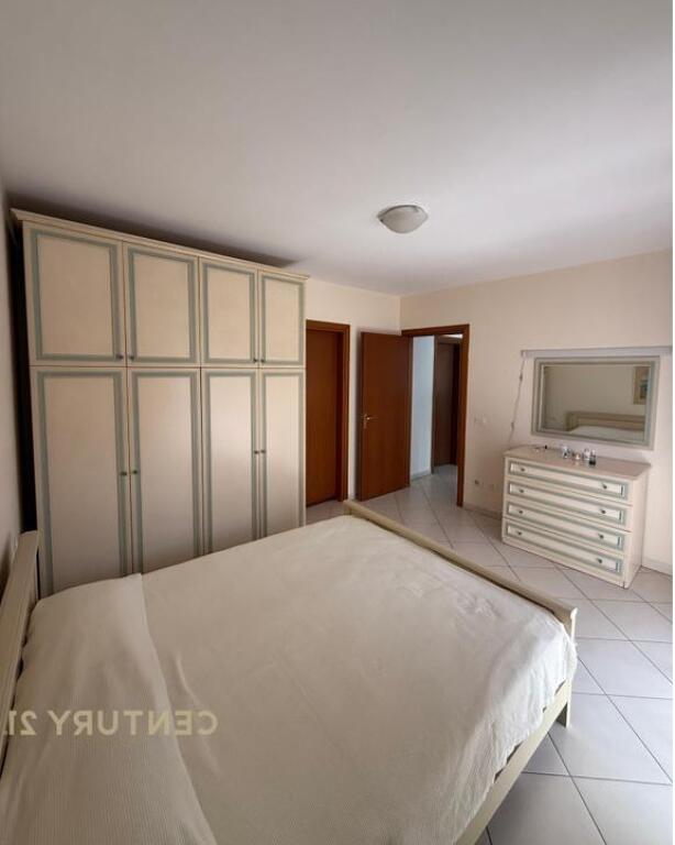 Apartament me qira  2+1+2 tek Rruga e Barrikdave