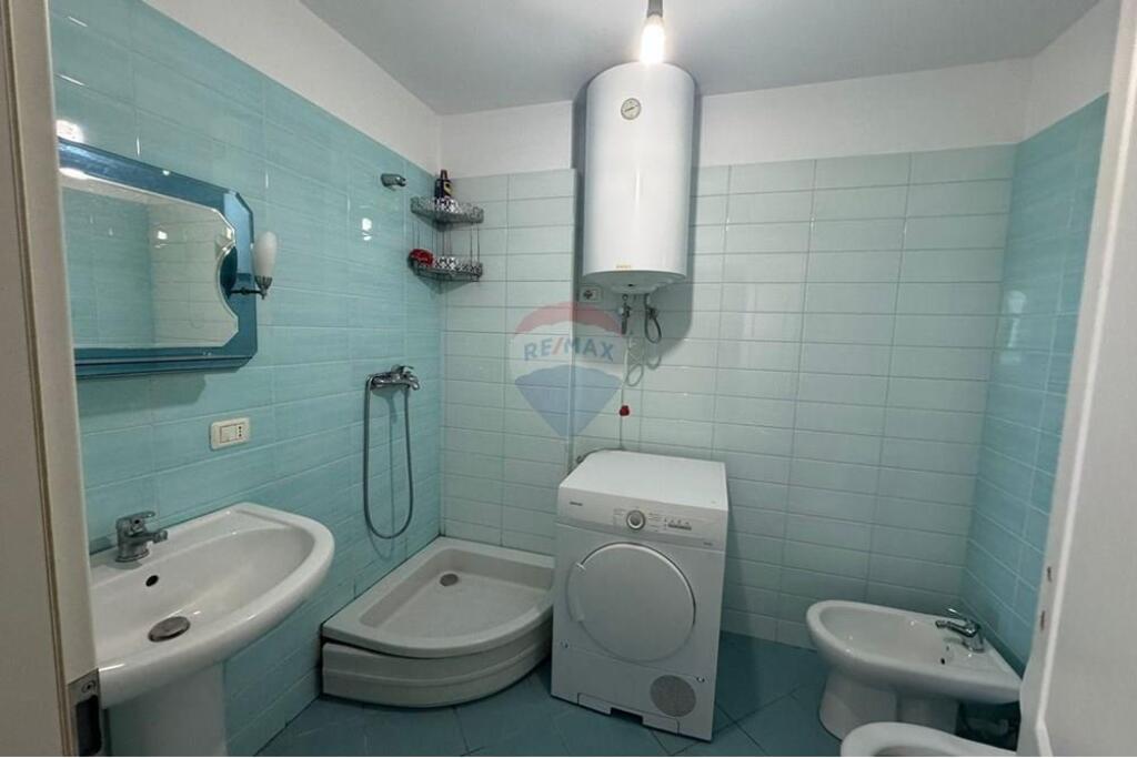 Apartament 2+1+2 me verande- Për Shitje - Rruga Ali Demi, Tiranë
