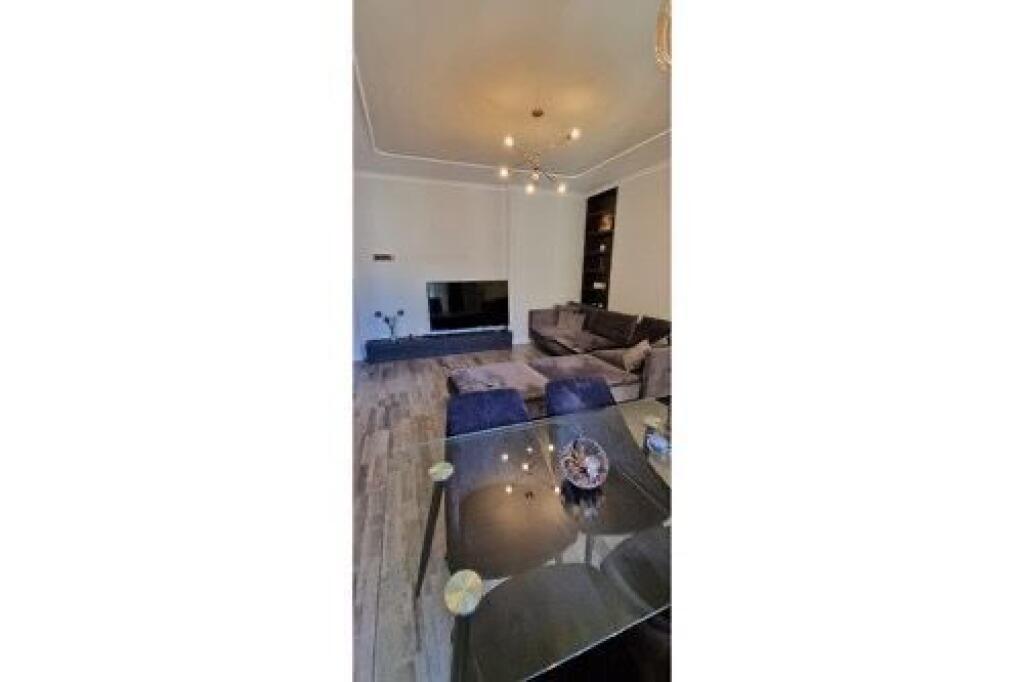 Apartamet per Qira 2+1+2 me post parkimi tek liqeni thate