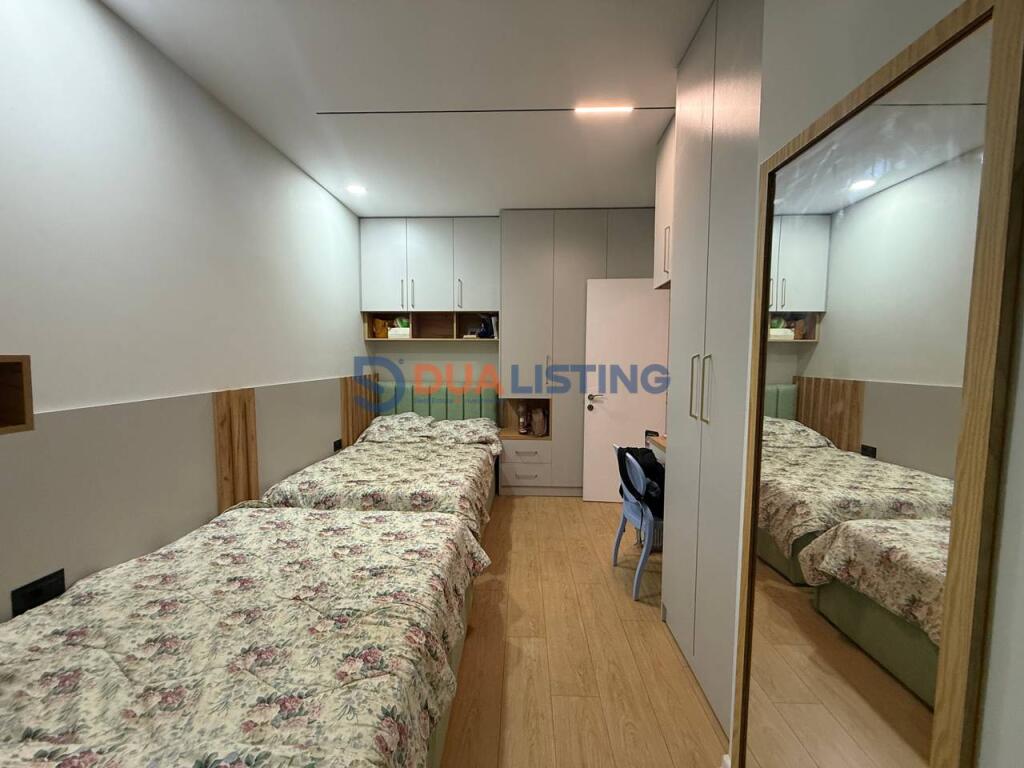 Shesim Apartament 2+1+2 rruga e Dibres prane Shkolles se Bashkuar!