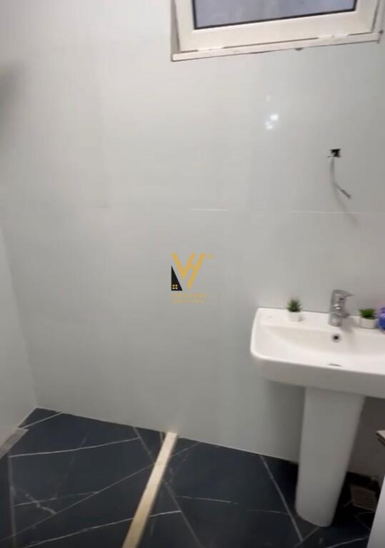 JEPET APARTAMENT 1+1 ME QIRA TE ZOGU I ZI 650 EURO
