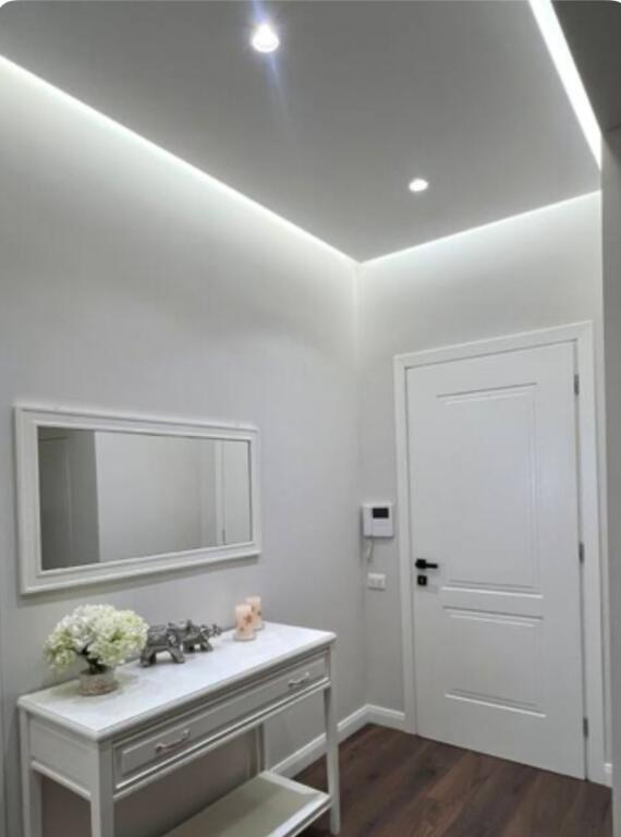 🏙️ APARTAMENT 2+1 ME VERANDE – Qendër, Rruga Bogdaneve