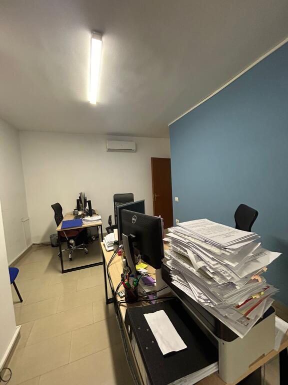 Ambient premium me qira tek Sheshi Skenderbej