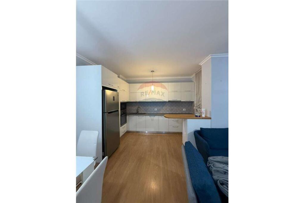 JEPET APARTAMENT 1+1 ME P. PARKIMI ME QERA TEK MYSLYM SHYRI