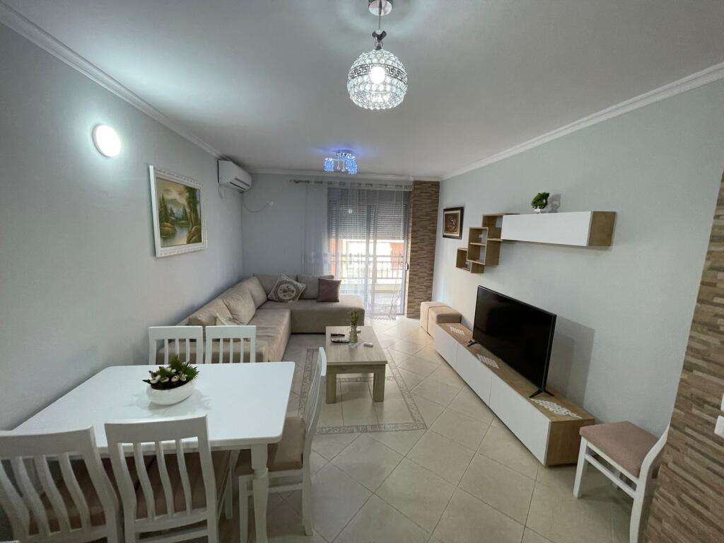 Apartament 2+1 me qira te Liqeni i Thate!