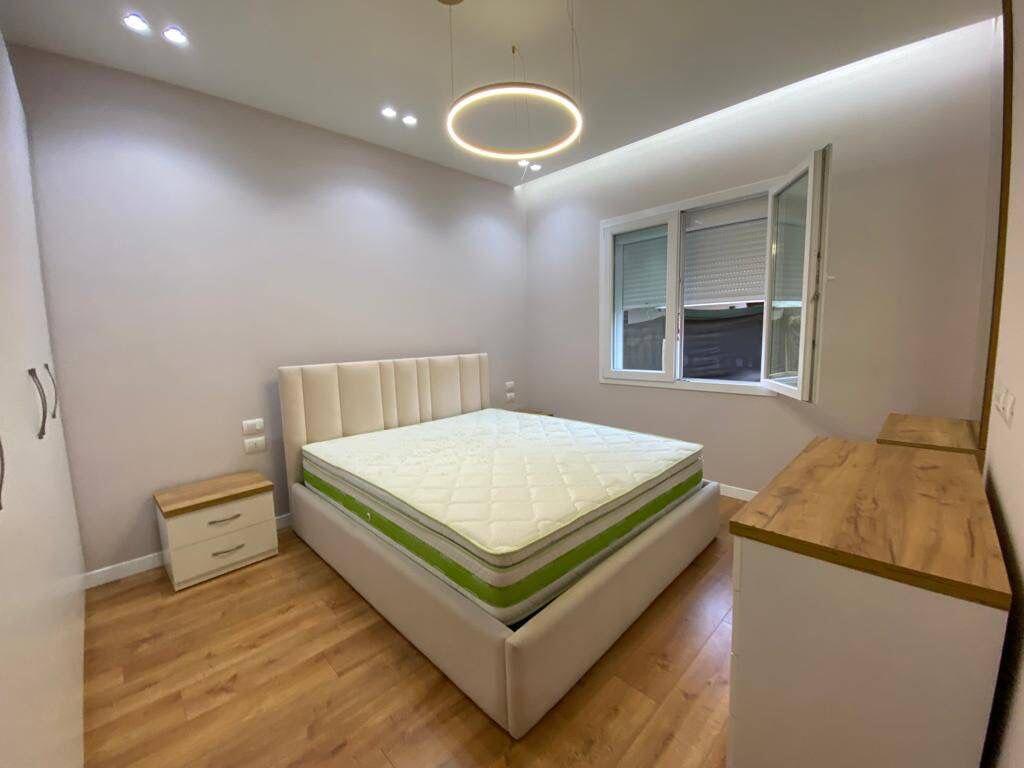 🏢Ne zonen e Myslym Shyrit,prane Santa Bar jepet me qera apartament 2+1+Depo,i mobiluar 68,000Leke