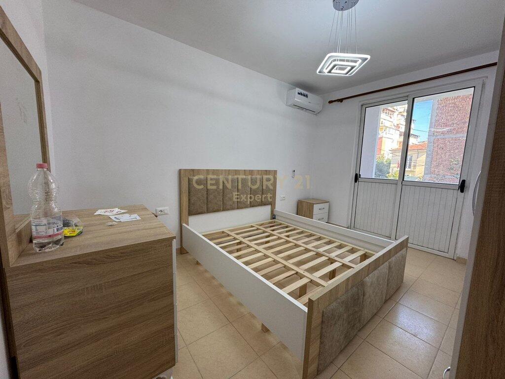 JAPIM ME QERA 2+1 NE RRUGEN FORTUZI PRANE QENDRES!    ID e Pronës: expert124943