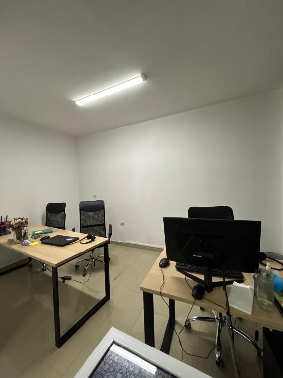 Ambient premium me qira tek Sheshi Skenderbej