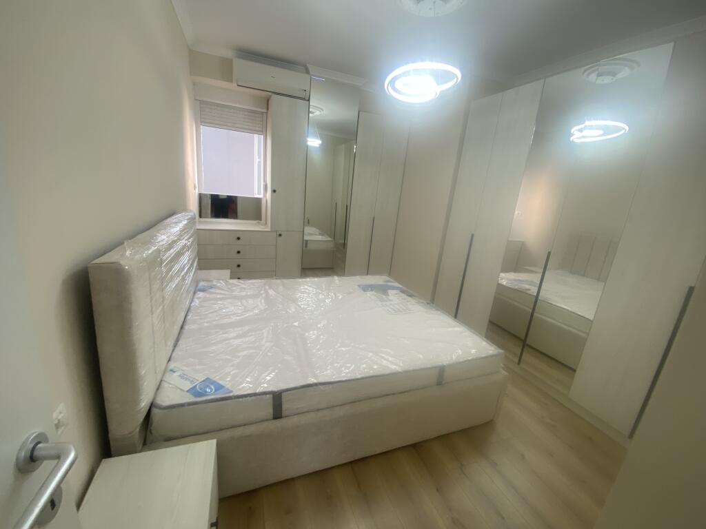 1+1,i mobiluar te kompleksi usluga stacion treni,cmimi 600 euro