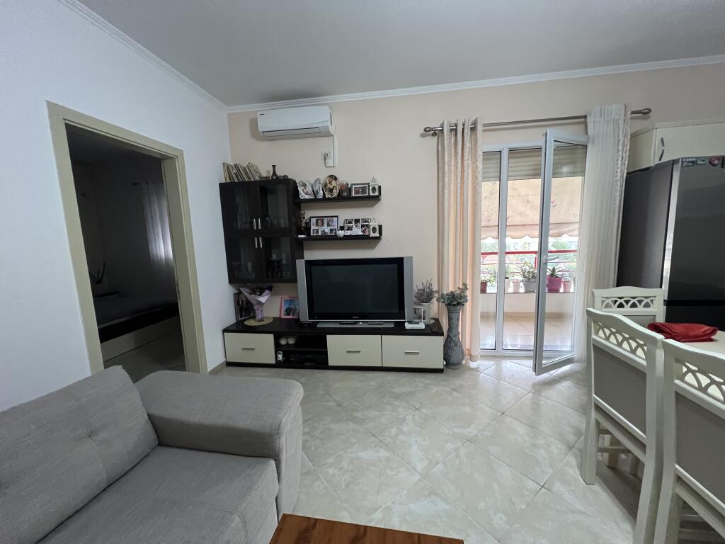 Shitet apartament 2+1 Rruga Jordan Misja Pran Hipotekes