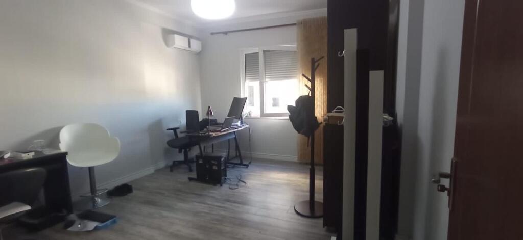 2+1,i mobiluar liqeni i thate,pamje nga liqeni,cmimi 700 euro