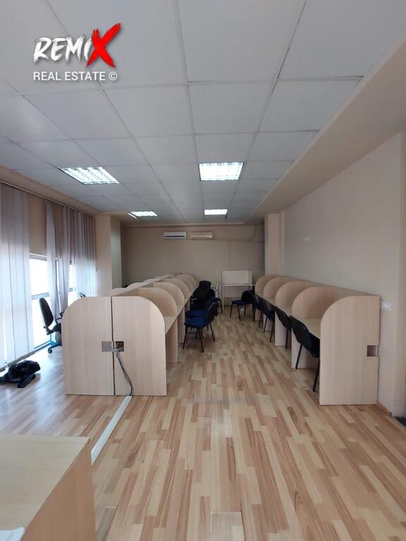 Jepet me qera ambjent biznesi per zyra, klinika dentare,  parukeri - estetike,  qender kursesh etj.