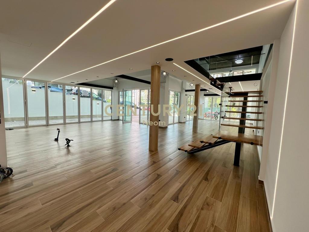 Ambjent komercial me qira tek Liqeni iThate