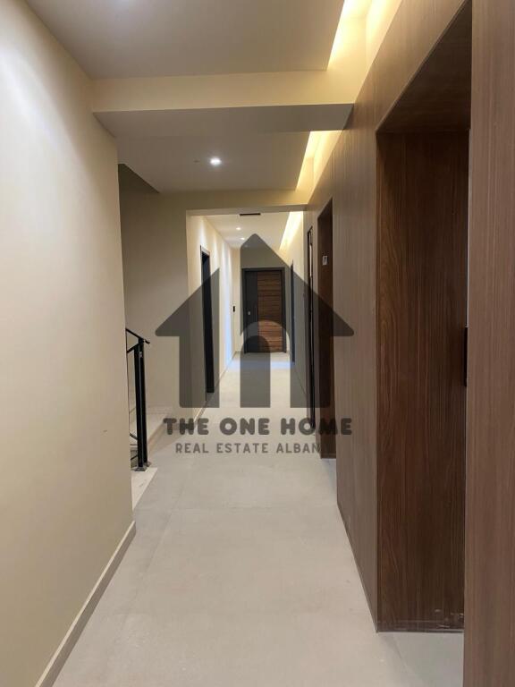 Spazio Ufficio - Myslym Shyre.