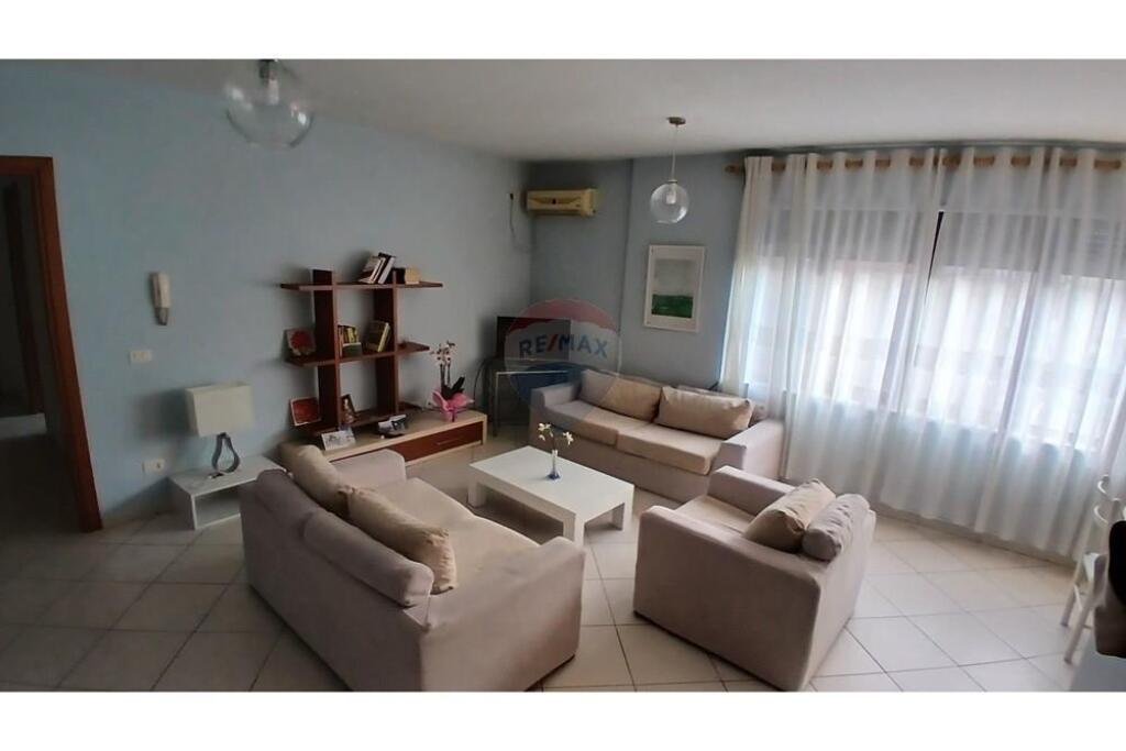 APARTAMENT 2+1 PER SHITJE NE QENDER RR. BARRIKADAVE