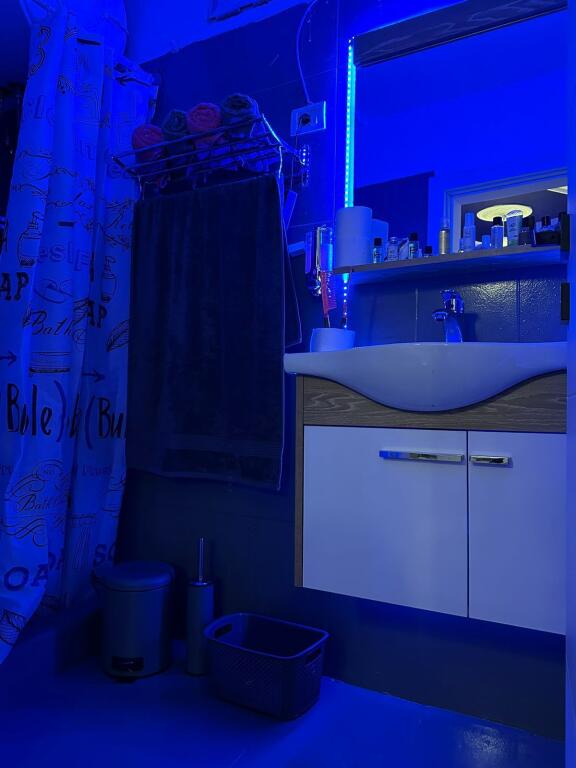 Pazari i ri, apartament 1+1 me qera 450 euro i diskutueshem