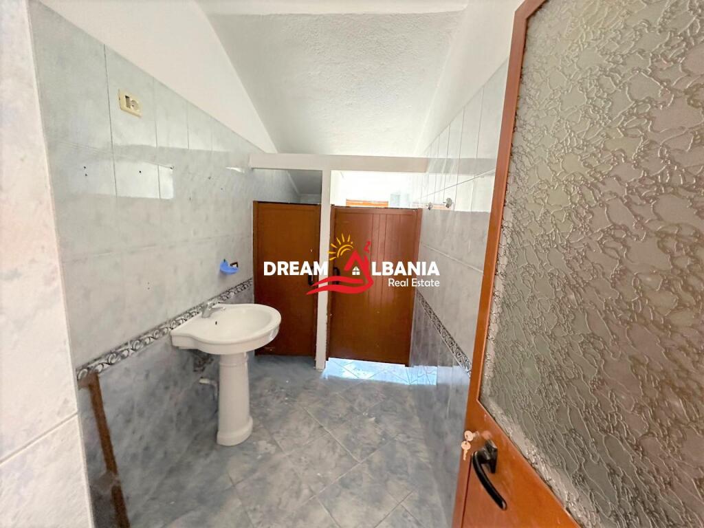Jepet me qera vile 4 kateshe ne rrugen e Kavajes prane qendres Globe (ID 4251246)