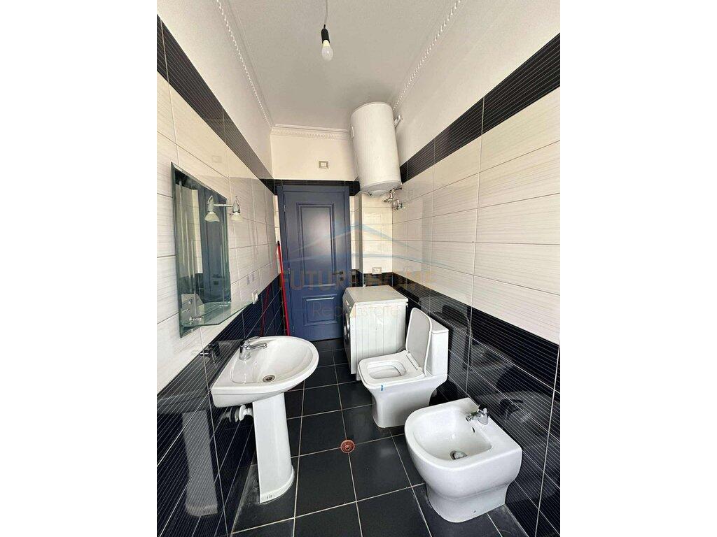 Shitet , Apartament 2+1 , Brryli , Tek Poliklinika Nr. 2 UNA58467