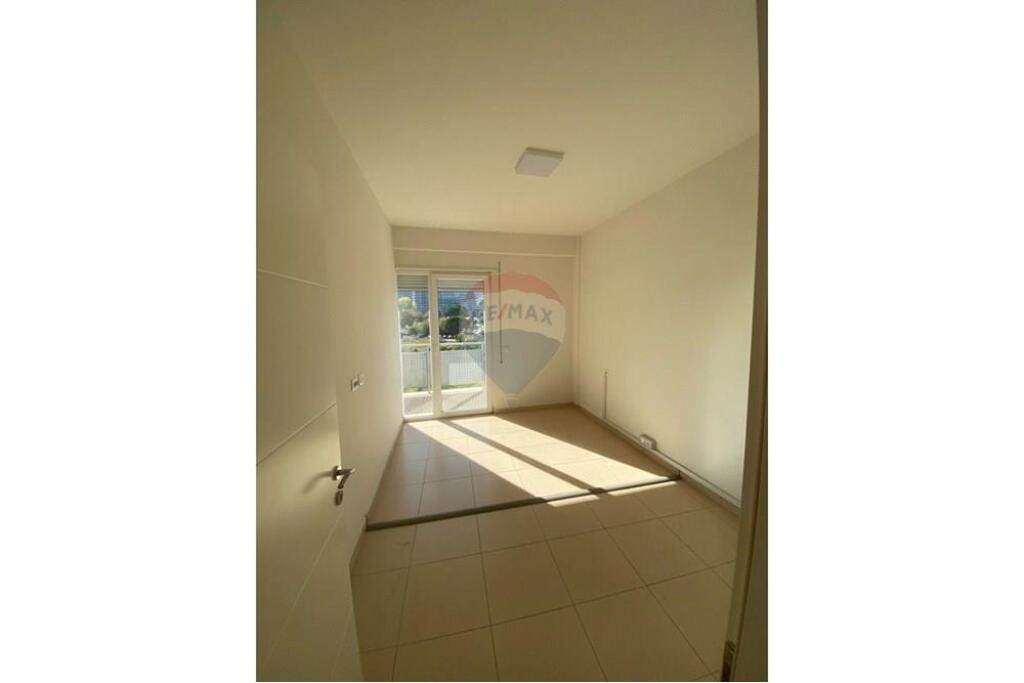 Zyrë - Për Qira - Rruga e Kosovarëve, Tiranë !