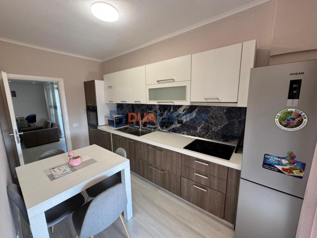 Jepet me qira apartament 3+1+2 tualete. ish ekspozita