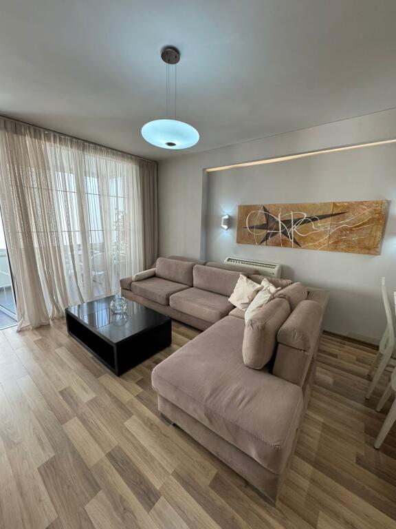 Jepet me qera Apartamenti 2+1, Qender , Rruga Sulejman Pasha ,  800 euro