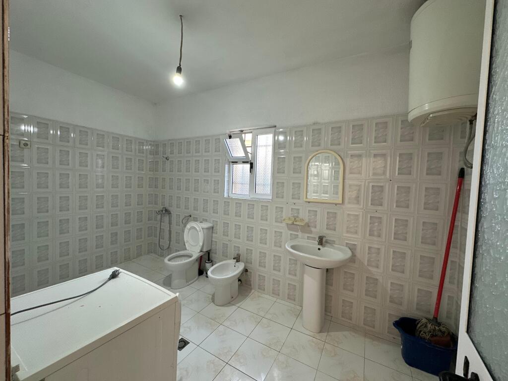 📣 AFFITTO Casa Privata 👉 Tipologia 2+1📍 Via 5 Maji, Vicino al Caffè Deta ✨