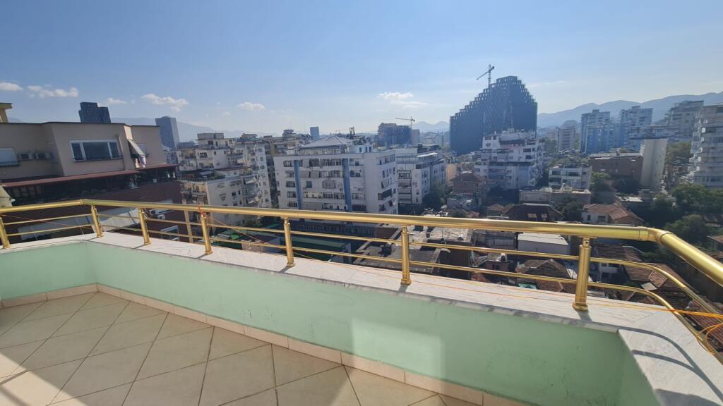 2+1,te rruge e kavajes te kisha katolike,cmimi 750 euro