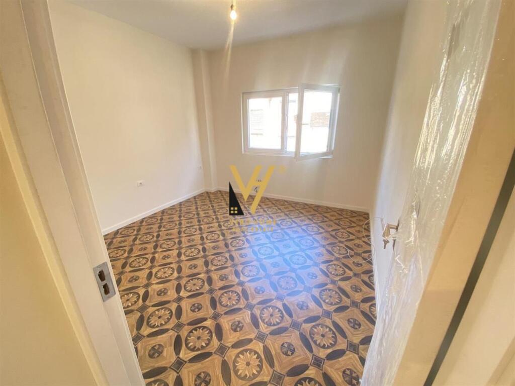 OFFICE 106 M2 FOR RENT ON RESHIT ÇOLLAKU STREET 750 EURO