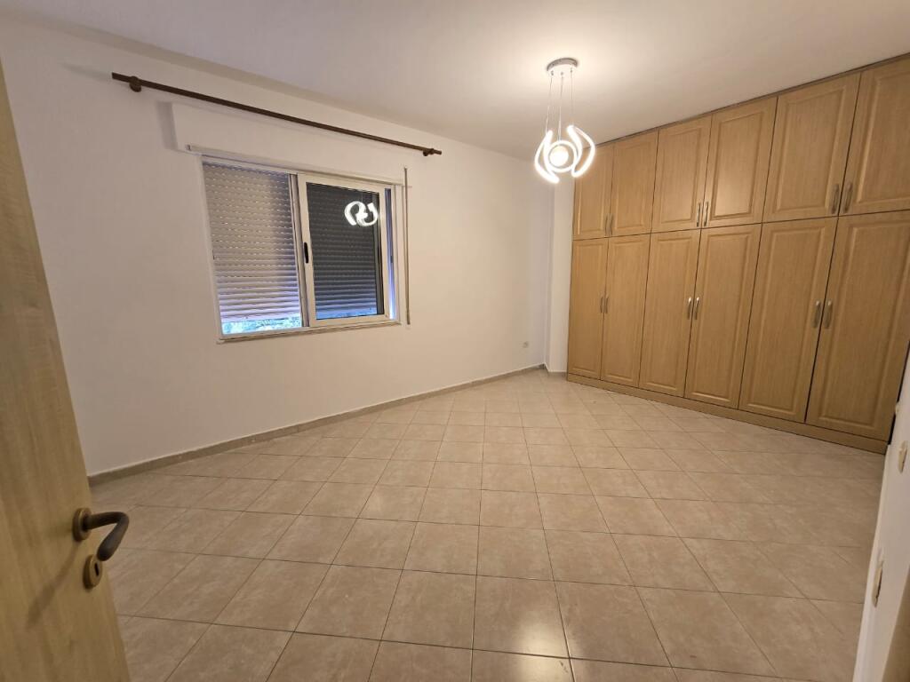Jeper me qera apartament  2+1 bosh te Kopshti Botanik
