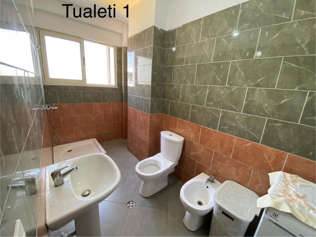 Appartamento di 110 m² in affitto al 4° piano, Shkoze, Tirana