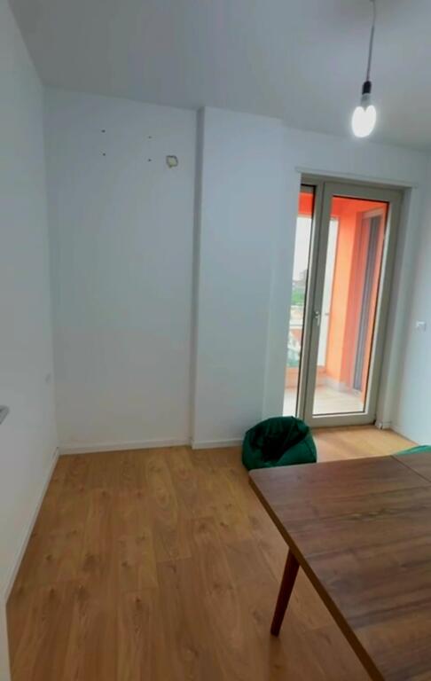 ZYRE ME QIRA ZOGU I ZI 900 EURO