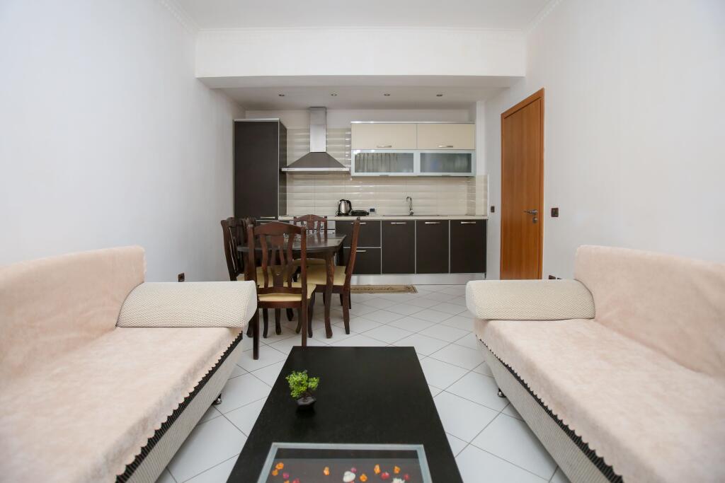 BIZNES MENAXHIMI APARTAMENTESH TURISTIKE ME QIRA – MUNDËSI E SHKËLQYER!