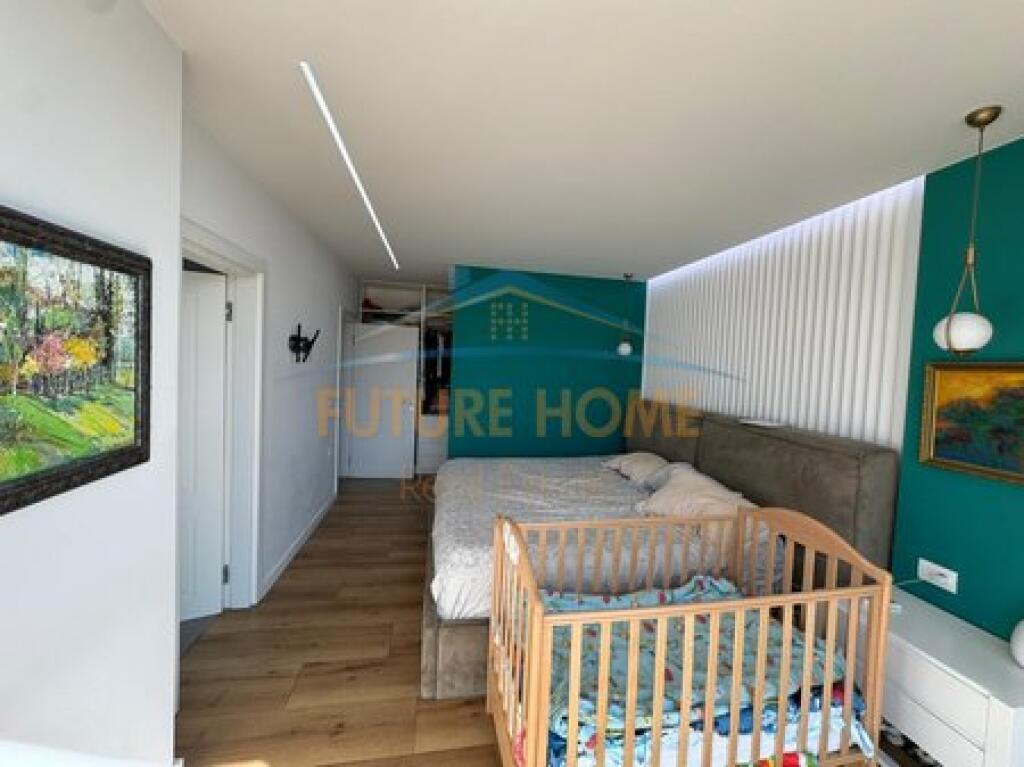 Shitet, Apartament 2+1+2, Komuna e Parisit